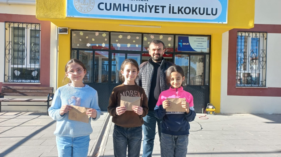 EN ÇOK KİTAP OKUYAN ÖĞRENCİLERİMİZİ ÖDÜLLENDİRDİK